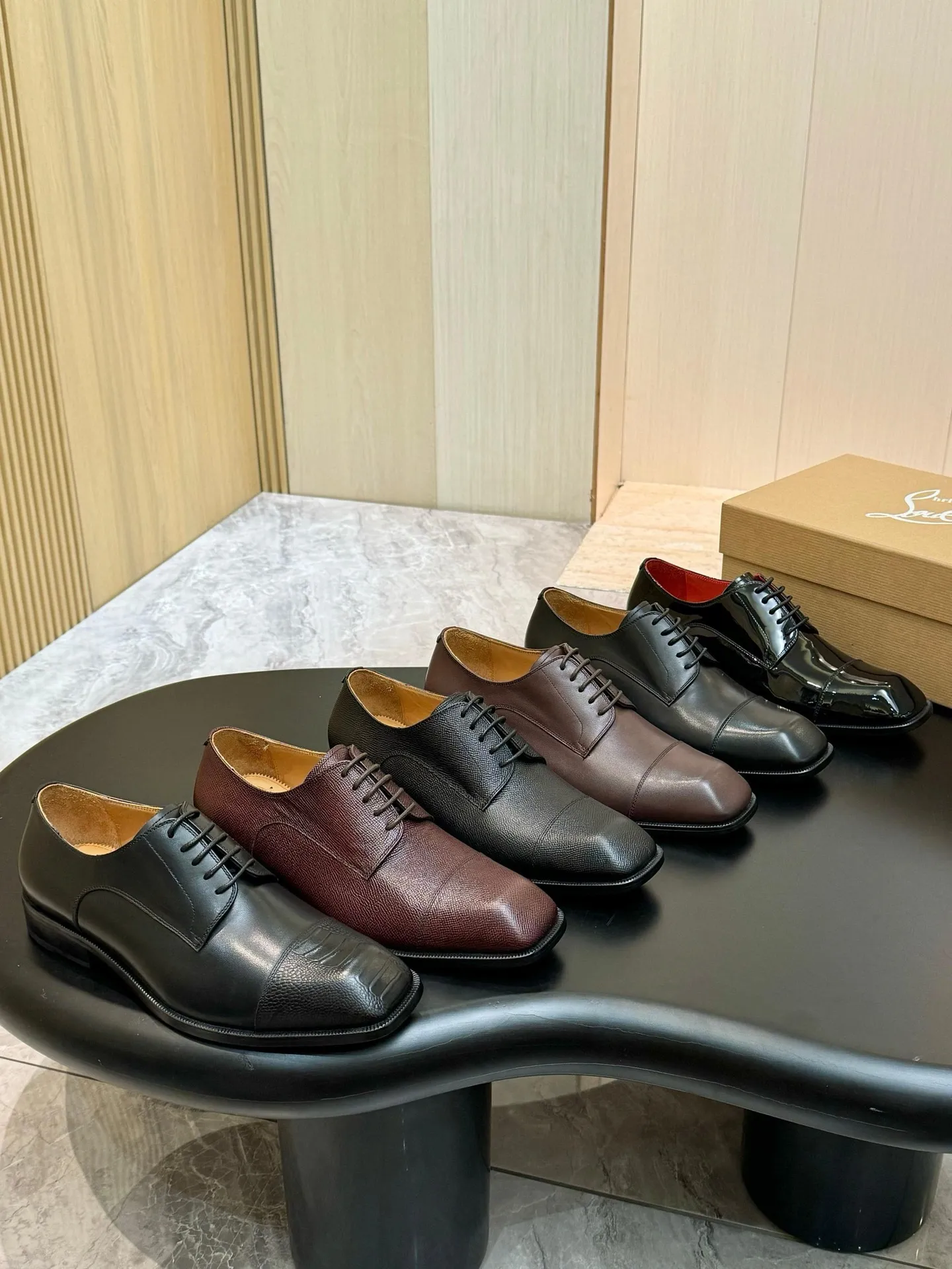 [CL red sole shoes] Top P: 1020💰 Size 39-44 (⚠️38.45.46.47 custom-made, non-returnable and non-exchangeable) 🆑High-end men's business formal leather shoes, original authentic top quality goods ••✅💯 Top original order purchasing agent! Original imported patterned cowhide ➕Imported cowhide lining ➕Cowhide feet ➕Original leather outsole~🉑️Feel free to compare the authentic ones!